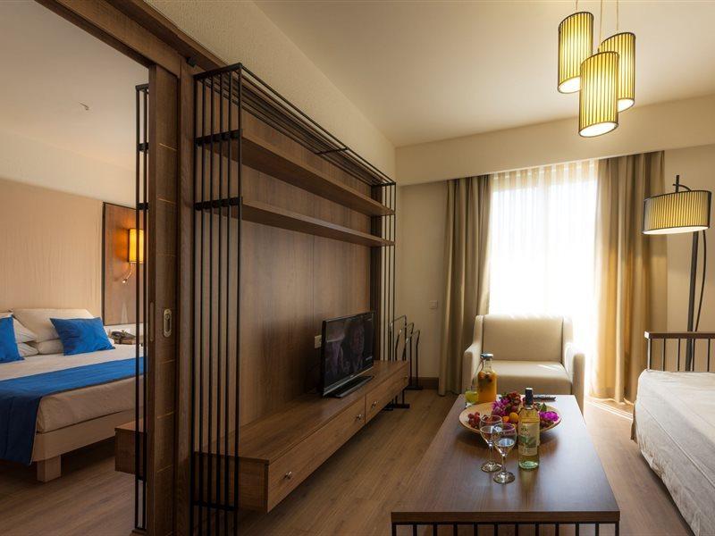 ลีฟ บาย เบลลาซูเร Hotel อัคยาร์ลาร์ ภายนอก รูปภาพ