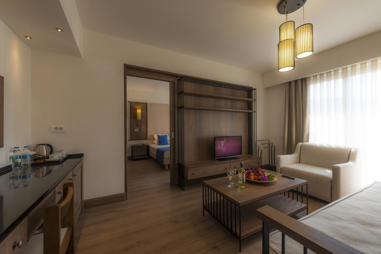 ลีฟ บาย เบลลาซูเร Hotel อัคยาร์ลาร์ ภายนอก รูปภาพ